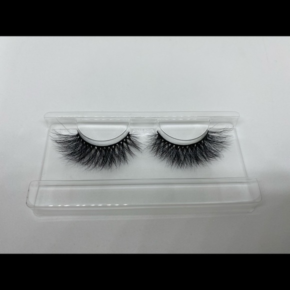 Luxury Mink Lashes - Picture 4 of 9